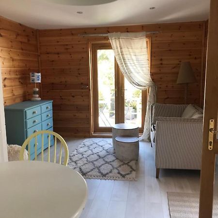 Winnie'S Corner - Self Contained Within The Grounds Of Another Property, In An Idyllic Wooded Setting Карлион Бей Екстериор снимка