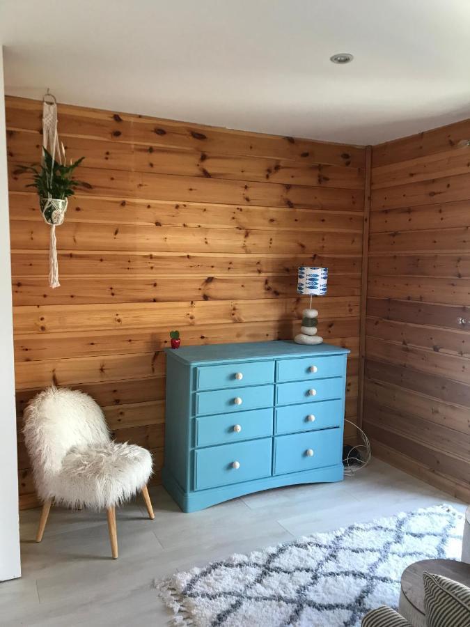 Winnie'S Corner - Self Contained Within The Grounds Of Another Property, In An Idyllic Wooded Setting Карлион Бей Екстериор снимка