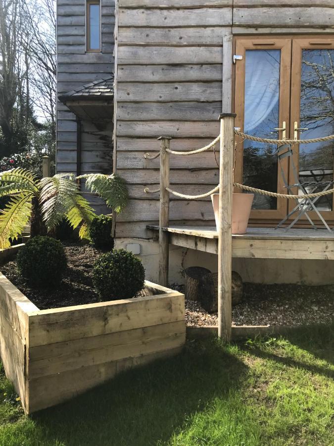 Winnie'S Corner - Self Contained Within The Grounds Of Another Property, In An Idyllic Wooded Setting Карлион Бей Екстериор снимка