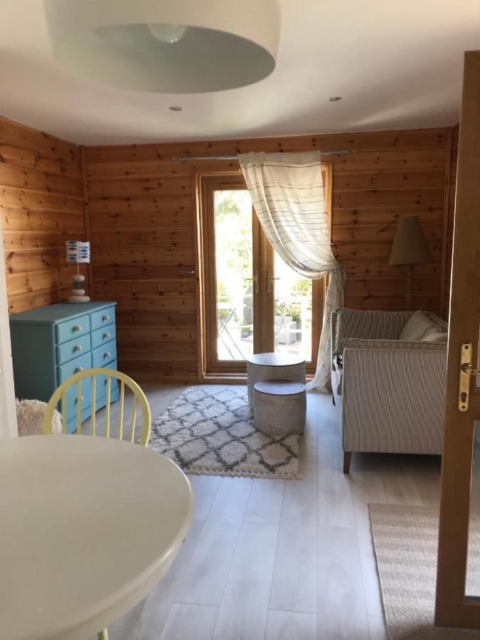 Winnie'S Corner - Self Contained Within The Grounds Of Another Property, In An Idyllic Wooded Setting Карлион Бей Екстериор снимка